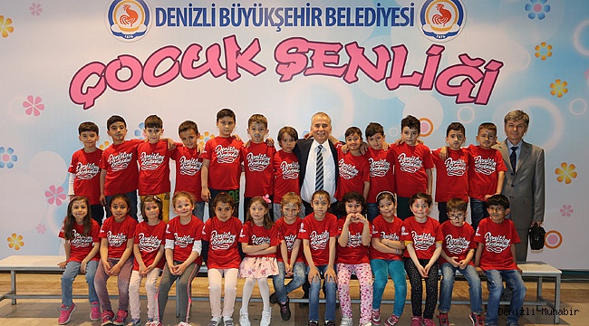 Denizli'de çocuklar bu şenlikte coşuyor