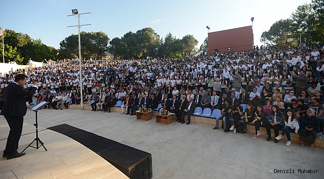 DENİZLİ TÜRKÜLERİNİ SÖYLEDİ