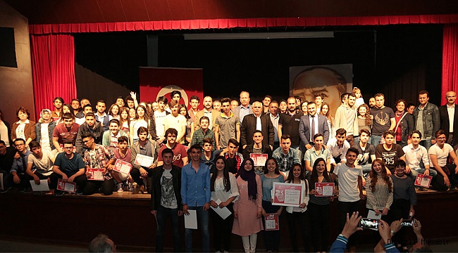 Genç tiyatroculardan muhteşem gala