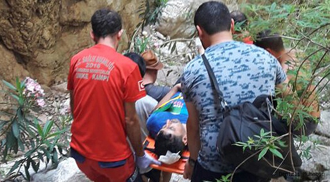 Kayalıklara düşen tatilciyi UMKE kurtardı
