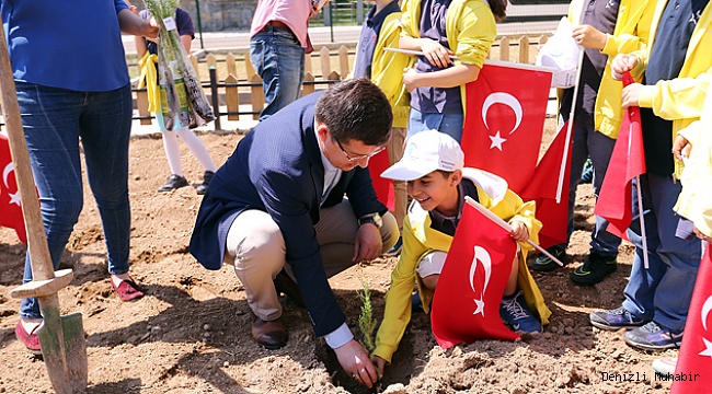 BAŞKAN SUBAŞIOĞLU ÖĞRENCİLERLE  FİDAN DİKTİ