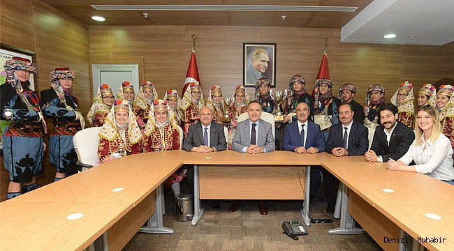 Halkoyunları Şampiyonları Vali Altıparmak’ı Ziyaret Etti