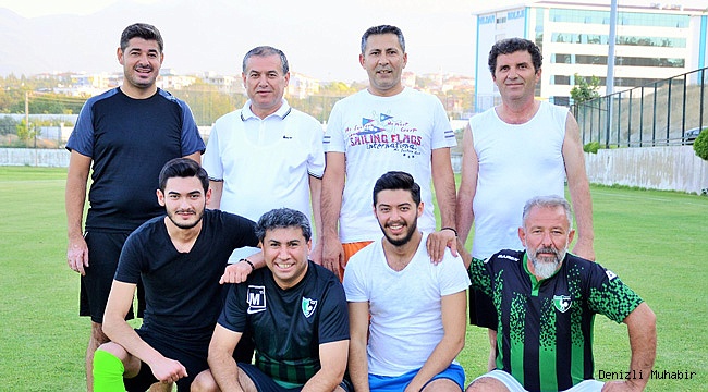 DENİZLİSPOR’DA YÖNETİCİLER SAHADA KAPIŞTI