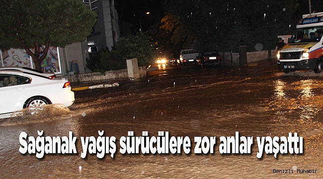 Sağanak yağış vatandaşlara ve sürücülere zor anlar yaşattı