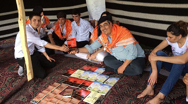 YÖRÜK YAZARA YÖRÜK GENÇLERDEN YOĞUN İLGİ
