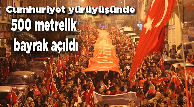 Cumhuriyet yürüyüşünde 500 metre uzunluğunda bayrak açıldı