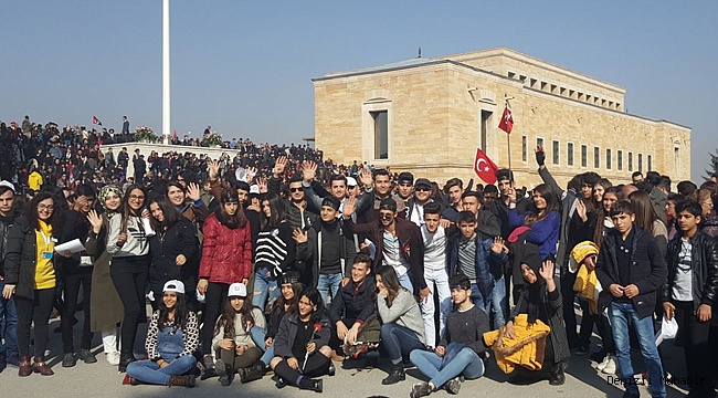 Anıtkabir’de binlerin içinde Sarayköylü gençler de yer aldı