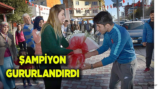TÖRENLE KARŞILANDI