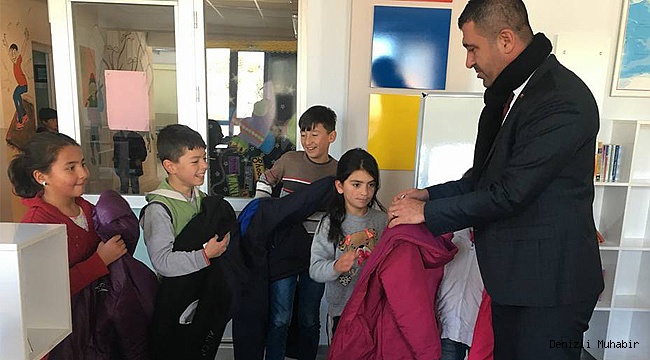 Acıpayam Ticaret Odası Öğrencilere Mont Dağıttı