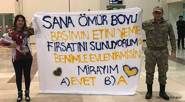 Teskere dönüşü havalimanında evlenme teklif etti
