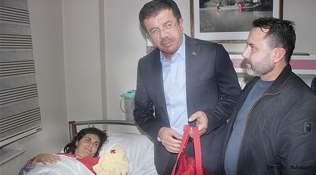 Bakan Zeybekci, Denizli’de 2018’in ilk bebeklerine altın taktı