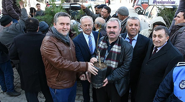 METEOROLOJİ 5. BÖLGE ACIPAYAM'DA FİDAN DAĞITTI
