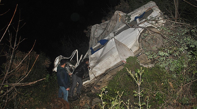 Minibüs uçuruma yuvarlandı: 3 ölü, 3 yaralı