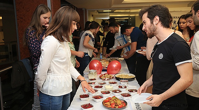 ERASMUS ÖĞRENCİLERİ KÜLTÜREL YEMEKLERİNİ TANITTI