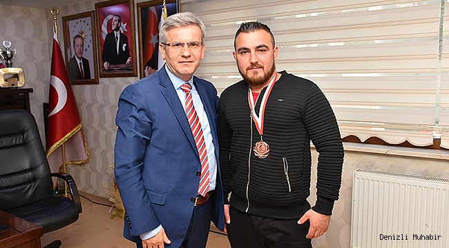 ENGELLİ HALTERCİ HAKAN, MADALYAYI ŞEVKAN'A GETİRDİ