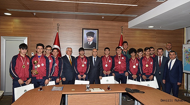 İŞİTME ENGELLİLER BASKETBOL TAKIMI ŞAMPİYON OLDU