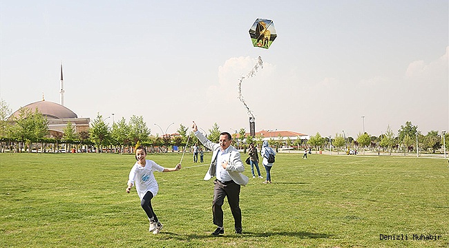PAÜ'DEN OTİZM FARKINDALIK UÇURTMA ŞENLİĞİ