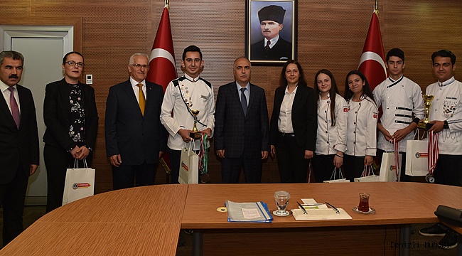 ŞAMPİYON AŞÇILARA VALİ'DEN ÖDÜL
