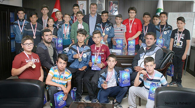 ÇİVRİL'İN PEHLİVANLARI BAŞKAN GÜVENLE MAKAMDA BULUŞTU!