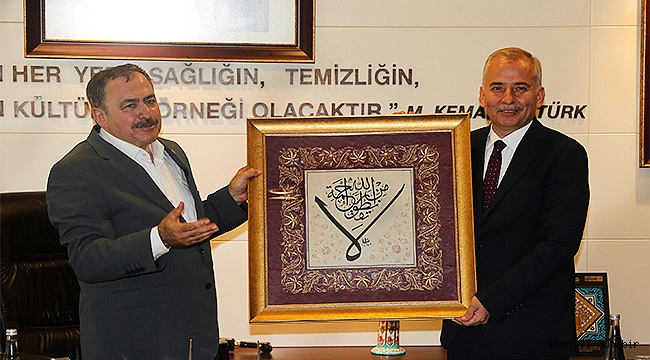 "DENİZLİ DÜNYA ŞEHİRLERİ İLE YARIŞIYOR"