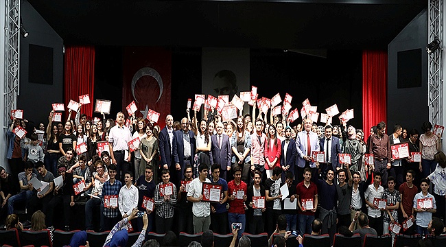GENÇLERİN TİYATRO ŞENLİĞİNDE MUHTEŞEM GALA