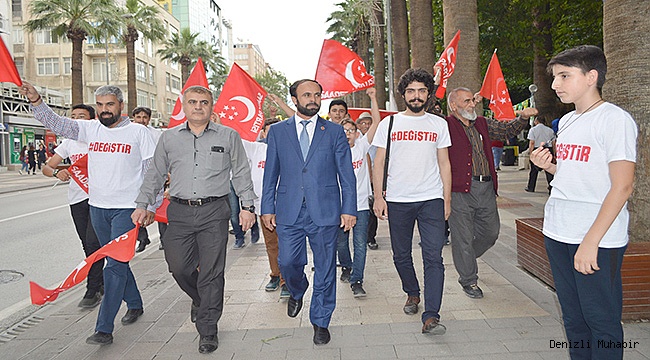 Saadet Partililer seçmen ile kucaklaştı