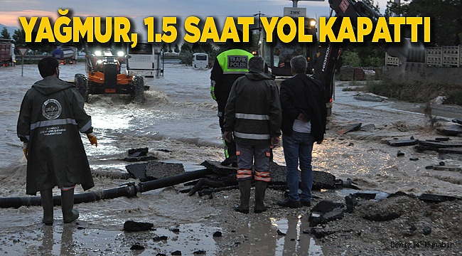 YAĞMUR, 1.5 SAAT YOL KAPATTI