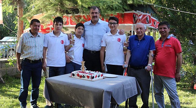 ÇİVRİLLİ GENÇLER İLÇENİN ADINI DÜNYA'YA DUYURDU