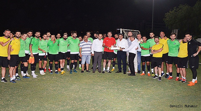 Denizlispor antrenmanında sürpriz doğum günü