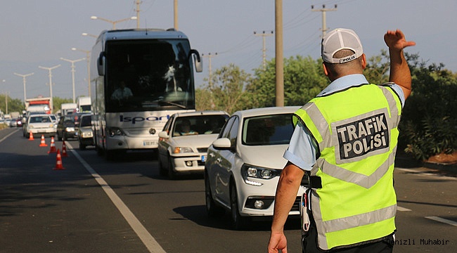 ZİNCİRLEME KAZA: 1 ÖLÜ 9 YARALI