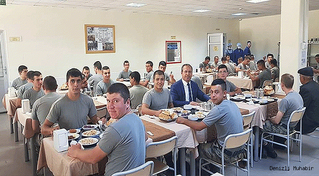 BAŞKAN ÖZTÜRK, MEHMETÇİKLERLE YEMEK YEDİ