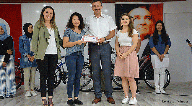 DERECEYE GİREN ÖĞRENCİLER ÖDÜLLENDİRİLDİ