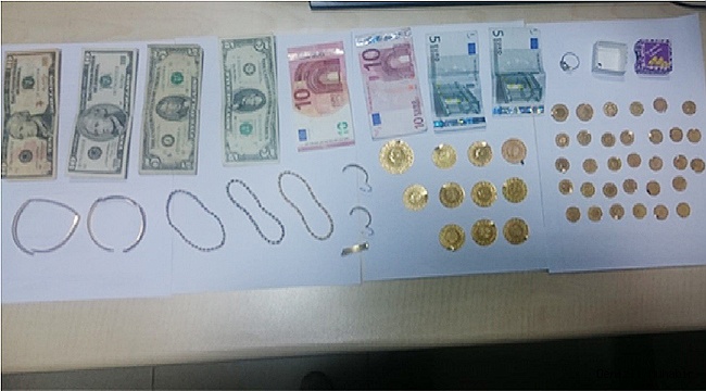 Polisiz savcıyız dediler gerçek polislere yakalandılar