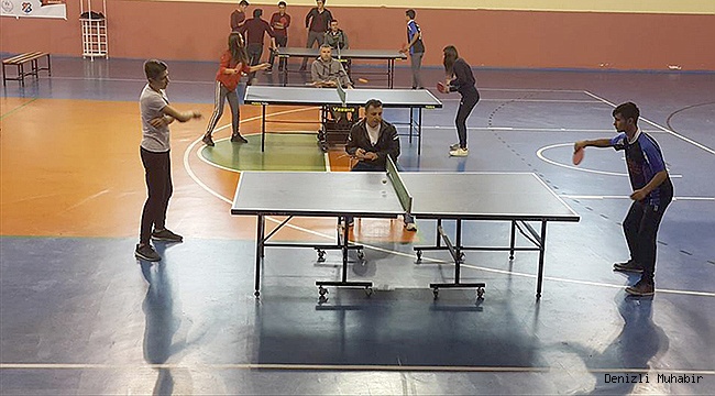 ÇAL'DA MASA TENİSİ TURNUVASI DÜZENLENDİ