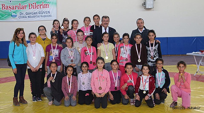 ÇİVRİL’DE KIZ GÜREŞ TAKIMI KURULDU
