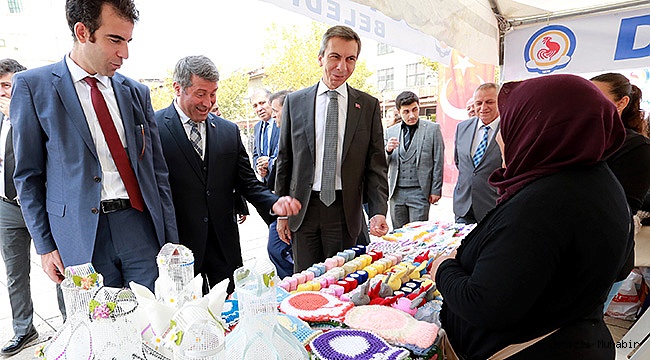 El Emeği Pazarı ve Mikrokredi Ofisi'ne övgü