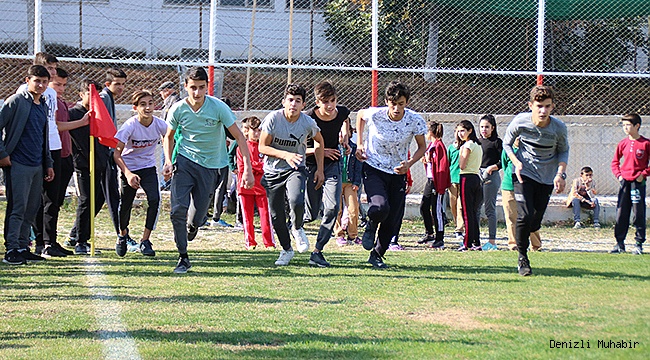 ÇAL'DA SPORCULAR ATA'YA SAYGI İÇİN KOŞTU