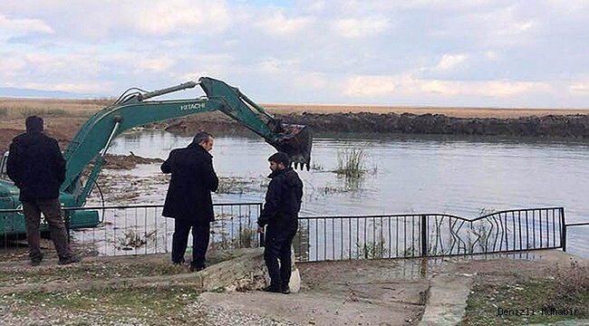 BAŞKAN ÖZTÜRK GEMİŞ’TE GÖLET TEMİZLİĞİ BAŞLATTI