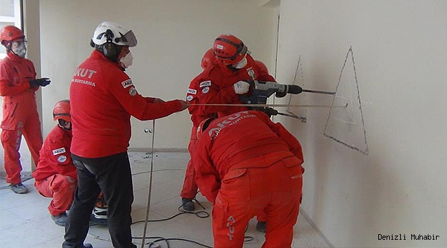 DENİZLİ AKUT EV SAHİPLİĞİNDE DEPREM EĞİTİMİ