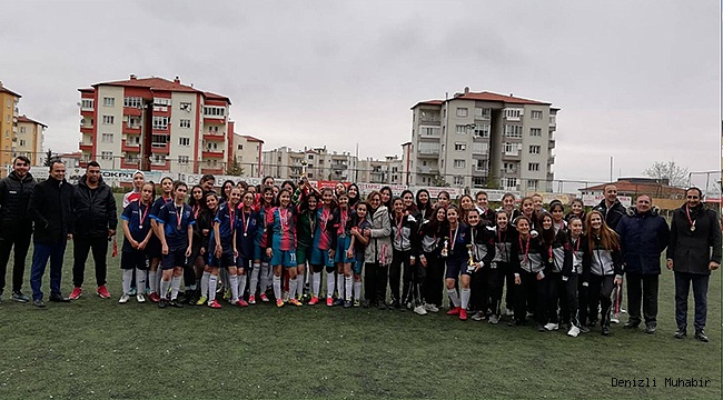 FUTBOLDA GENÇLER GOLE DOYURDU