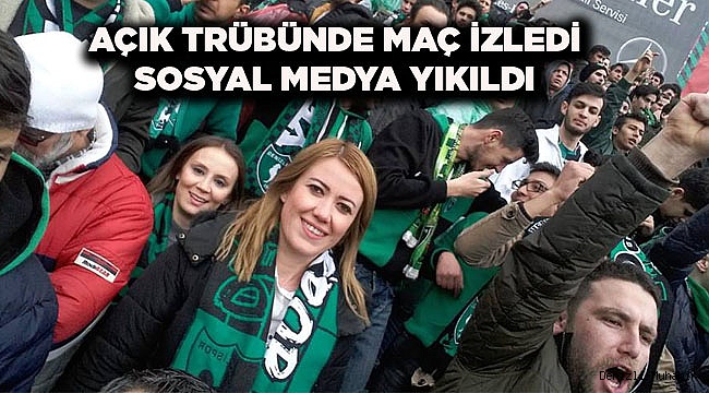 AÇIK TRÜBÜNDE MAÇ İZLEDİ SOSYAL MEDYA YIKILDI
