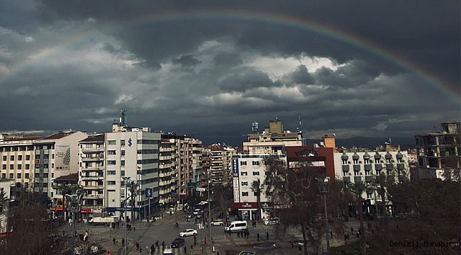 Yağmur sonrası gökkuşağı büyüledi