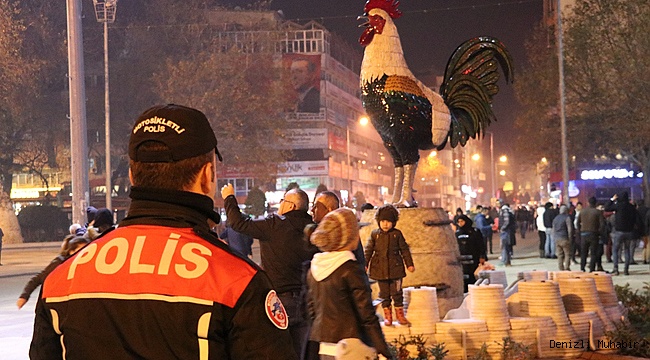 Yeni yılı görevlerinin başında karşıladılar 