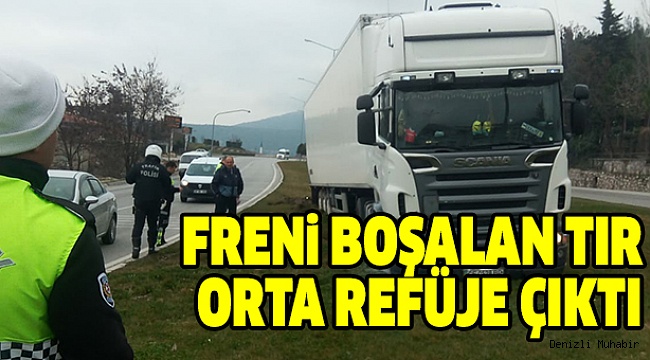 ARAÇLARA ÇARPMAMAK İÇİN REFÜJE ÇIKTI:2 YARALI