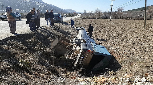 Çameli'de Kamyonet Tarlaya Uçtu