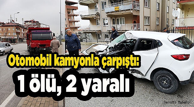 Denizli&#039;de otomobil kamyonla çarpıştı: 1 ölü, 2 yaralı 