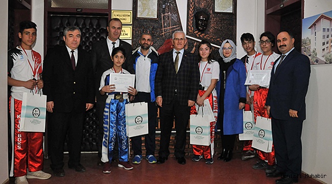 KİCK BOKS YILDIZLAR TÜRKİYE ŞAMPİYONASI’NDA DENİZLİ’YE 5 MADALYA