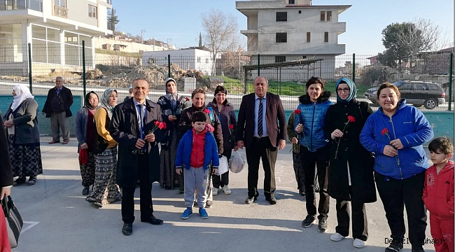 OKULDA KADINLAR GÜNÜNÜ KUTLADILAR