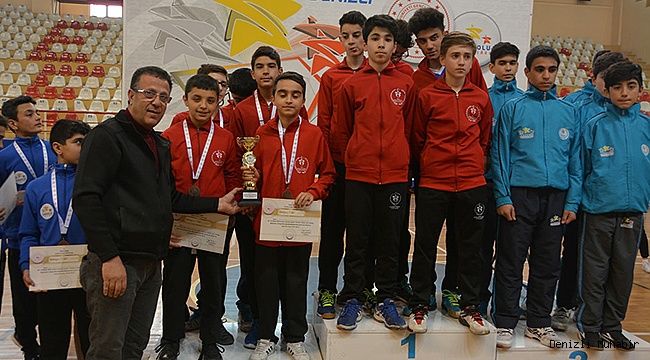 BADMİNTON'IN YILDIZLARI DENİZLİ'DEN GEÇTİ