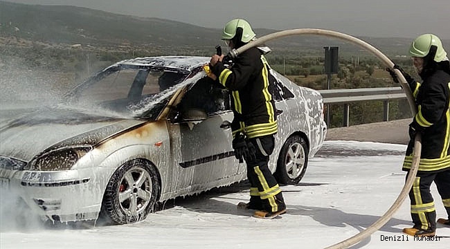 Denizli'de seyir halindeki otomobil yandı
